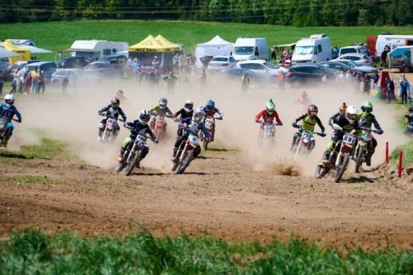 Парень из Кобрина стал чемпионом Беларуси по мотокроссу в классе 85 см куб. по итогам пяти этапов соревнований Парень из Кобрина стал чемпионом Беларуси по мотокроссу в классе 85 см куб. по итогам пяти этапов соревнований