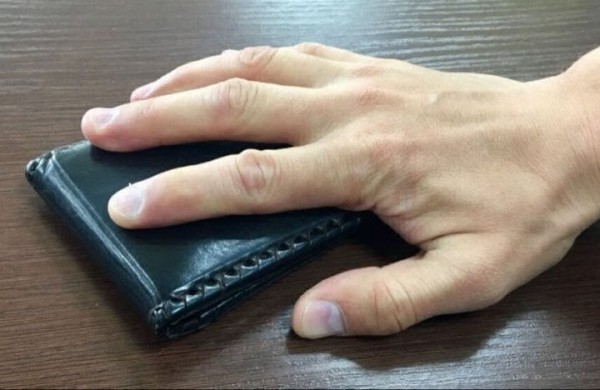 Мужчина заявил в о потере кошелька, в котором хранил наркотики Мужчина заявил в о потере кошелька, в котором хранил наркотики