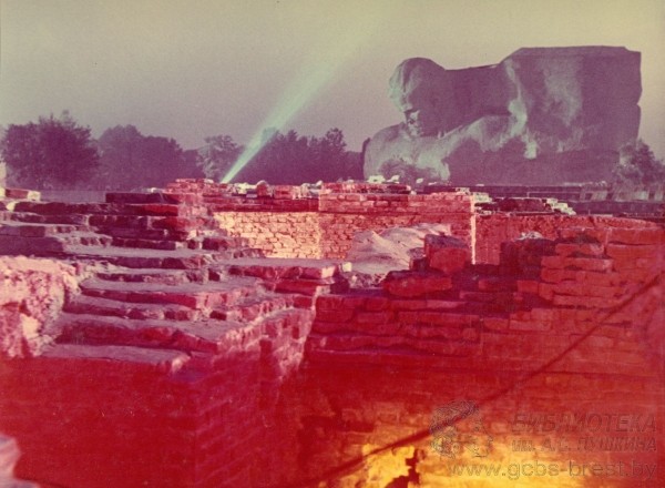 25 сентября 1971 был торжественно открыт мемориальный комплекс «Брестская крепость-герой» 25 сентября 1971 был торжественно открыт мемориальный комплекс «Брестская крепость-герой»