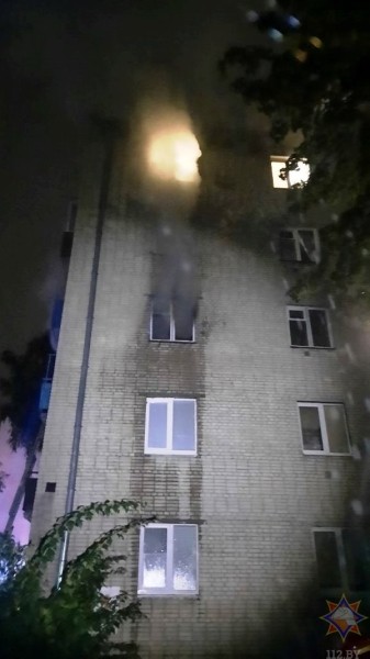 На пожаре в Брестской области спасли хозяина квартиры и эвакуировали людей На пожаре в Брестской области спасли хозяина квартиры и эвакуировали людей