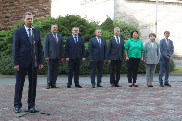 Торжественная линейка «Дорогами мира и созидания к вершинам знаний» состоялась в БрГУ имени А.С. Пушкина Торжественная линейка «Дорогами мира и созидания к вершинам знаний» состоялась в БрГУ имени А.С. Пушкина