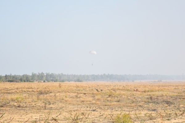 На полигоне «Брестский» более ста двадцати военнослужащих совершили прыжки с парашютом из самолета Ил-76МД