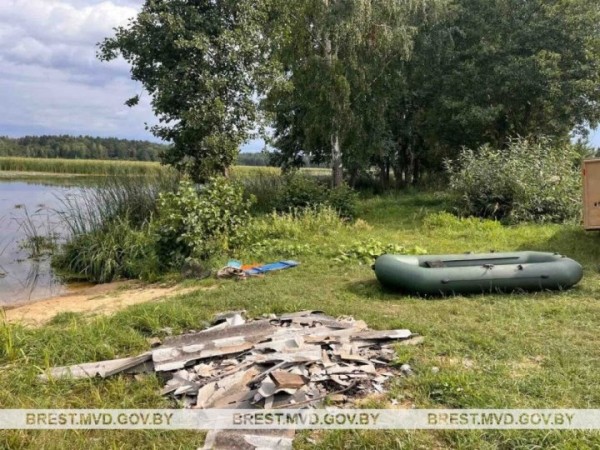 В Ляховичском районе двое парней подожгли беседку ради забавы В Ляховичском районе двое парней подожгли беседку ради забавы