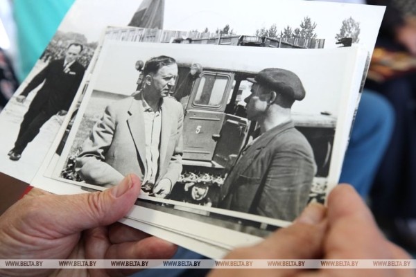 Жизнь достойна блокбастера. Под Пинском установили мемориальную доску борцу за воссоединение Беларуси Жизнь достойна блокбастера. Под Пинском установили мемориальную доску борцу за воссоединение Беларуси