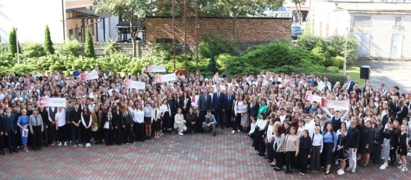 Торжественная линейка «Дорогами мира и созидания к вершинам знаний» состоялась в БрГУ имени А.С. Пушкина Торжественная линейка «Дорогами мира и созидания к вершинам знаний» состоялась в БрГУ имени А.С. Пушкина