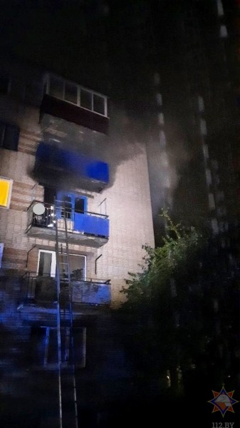 На пожаре в Брестской области спасли хозяина квартиры и эвакуировали людей На пожаре в Брестской области спасли хозяина квартиры и эвакуировали людей