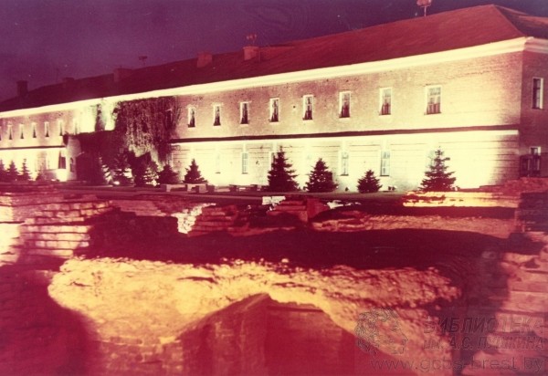 25 сентября 1971 был торжественно открыт мемориальный комплекс «Брестская крепость-герой» 25 сентября 1971 был торжественно открыт мемориальный комплекс «Брестская крепость-герой»