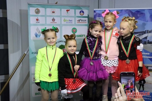 Фігурысты з розных куткоў краіны прыехалі ў Пружаны, каб пазмагацца за «Кубак Белавежскай пушчы» і пуцёўку на рэспубліканскія Алімпійскія дні моладзі Фігурысты з розных куткоў краіны прыехалі ў Пружаны, каб пазмагацца за «Кубак Белавежскай пушчы» і пуцёўку на рэспубліканскія Алімпійскія дні моладзі