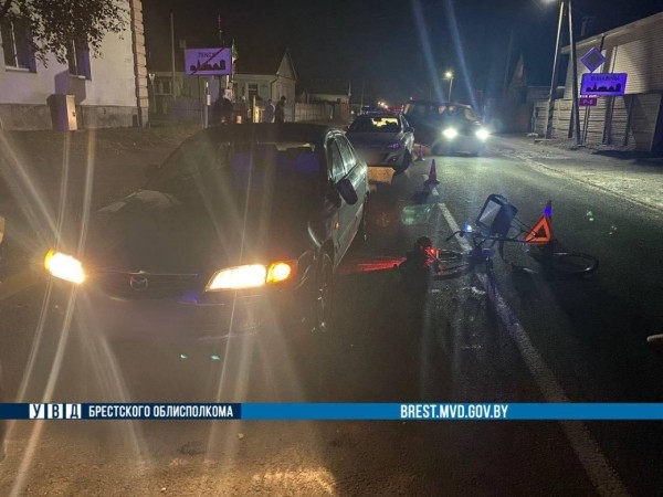 В Пинске велосипедист попал под колеса авто. Стали известны подробности В Пинске велосипедист попал под колеса авто. Стали известны подробности