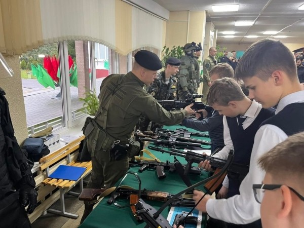 В Бресте состоялось открытие военно-патриотического клуба «Дубровский форт» В Бресте состоялось открытие военно-патриотического клуба «Дубровский форт»