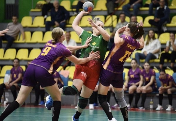 Женская гандбольная команда из Бреста с крупным счетом проиграла в матче чемпионата Беларуси Женская гандбольная команда из Бреста с крупным счетом проиграла в матче чемпионата Беларуси