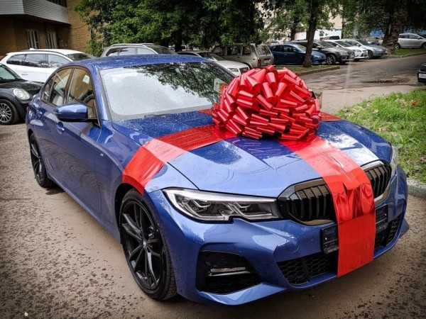 Нельзя просто так взять и подарить машину жене? Рассказываем, в чем загвоздка Нельзя просто так взять и подарить машину жене? Рассказываем, в чем загвоздка