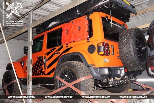 Перевозчик занизил стоимость ввозимых авто почти в 3 раза Перевозчик занизил стоимость ввозимых авто почти в 3 раза