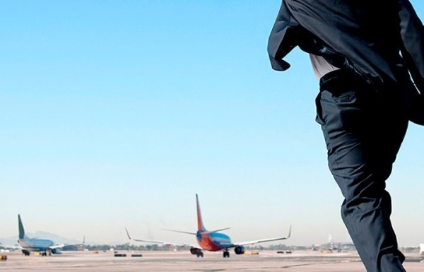 Чтобы успеть на авиарейс, белорус «заминировал» самолет. Шутка обернулась уголовным делом Чтобы успеть на авиарейс, белорус «заминировал» самолет. Шутка обернулась уголовным делом