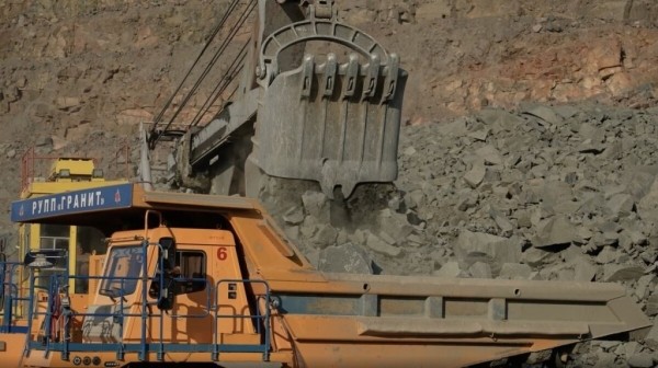 Как работается в живописном карьере «Микашевичи» на БелАЗах на 130, 90 и 60 тонн Как работается в живописном карьере «Микашевичи» на БелАЗах на 130, 90 и 60 тонн