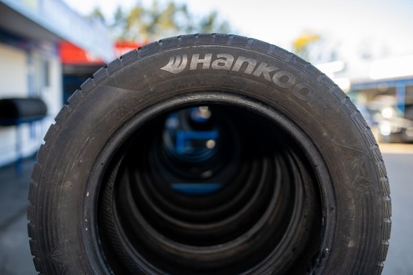 «В Германии они стоят 5 евро». Откровенный разговор с продавцом бэушных шин «В Германии они стоят 5 евро». Откровенный разговор с продавцом бэушных шин