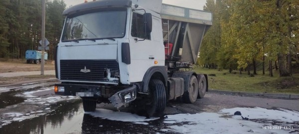 Едешь по городу и вдруг в лоб вылетает грузовик. Кошмарное ДТП попало на видео Едешь по городу и вдруг в лоб вылетает грузовик. Кошмарное ДТП попало на видео