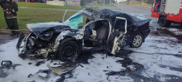 Едешь по городу и вдруг в лоб вылетает грузовик. Кошмарное ДТП попало на видео Едешь по городу и вдруг в лоб вылетает грузовик. Кошмарное ДТП попало на видео