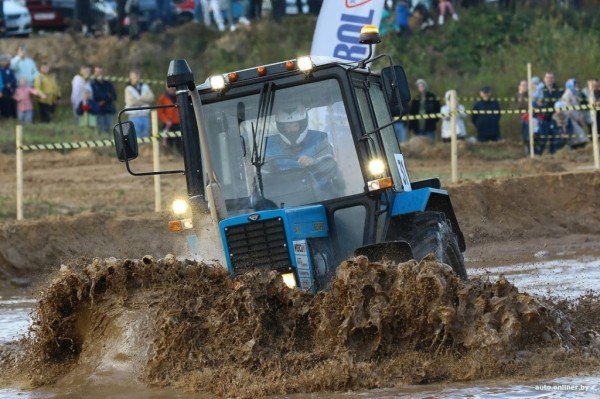 Такого вы еще не видели! Под Минском прошли гонки на тракторах Такого вы еще не видели! Под Минском прошли гонки на тракторах