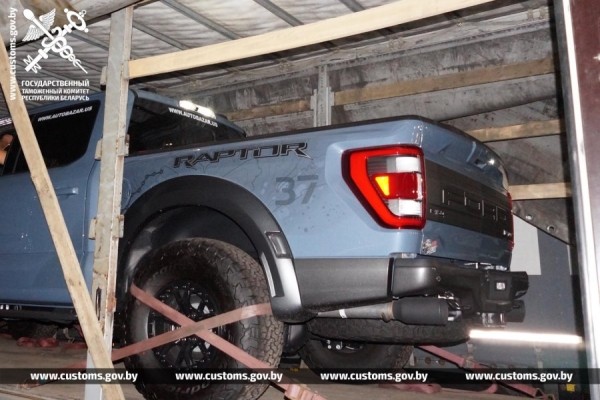 Перевозчик занизил стоимость ввозимых авто почти в 3 раза Перевозчик занизил стоимость ввозимых авто почти в 3 раза