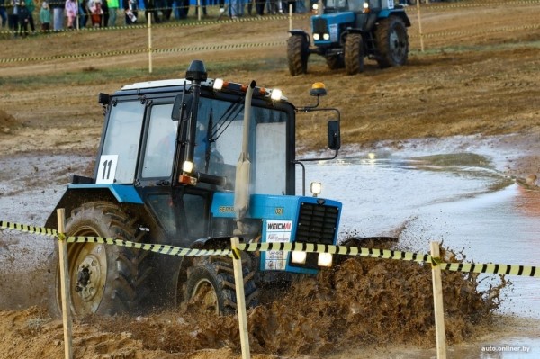 Такого вы еще не видели! Под Минском прошли гонки на тракторах Такого вы еще не видели! Под Минском прошли гонки на тракторах