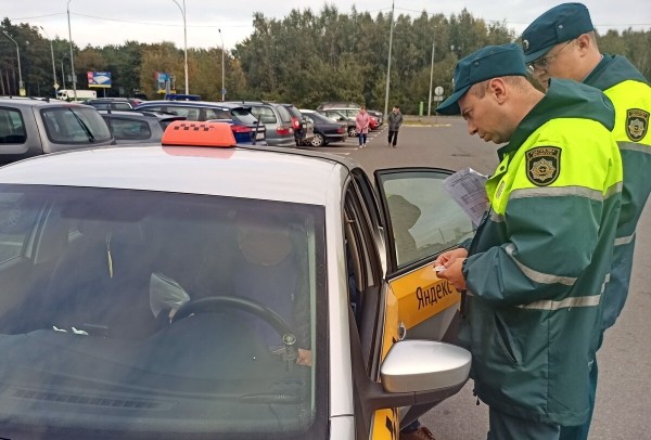 «Пробивал я, честное слово, пробивал!» Как Транспортная инспекция вычисляет таксистов-нелегалов в Бресте «Пробивал я, честное слово, пробивал!» Как Транспортная инспекция вычисляет таксистов-нелегалов в Бресте