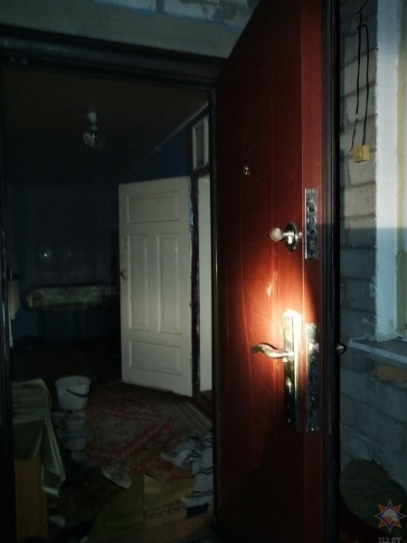 На пожаре в Кобрине работниками МЧС спасена женщина На пожаре в Кобрине работниками МЧС спасена женщина