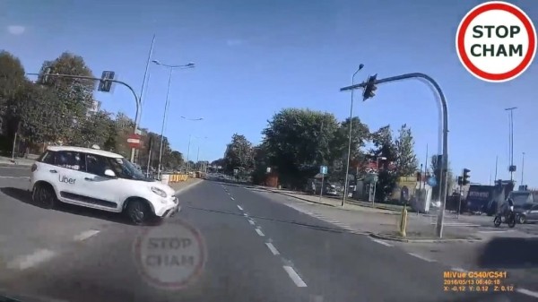 В Белостоке обсуждают лихой маневр водителя из Беларуси В Белостоке обсуждают лихой маневр водителя из Беларуси