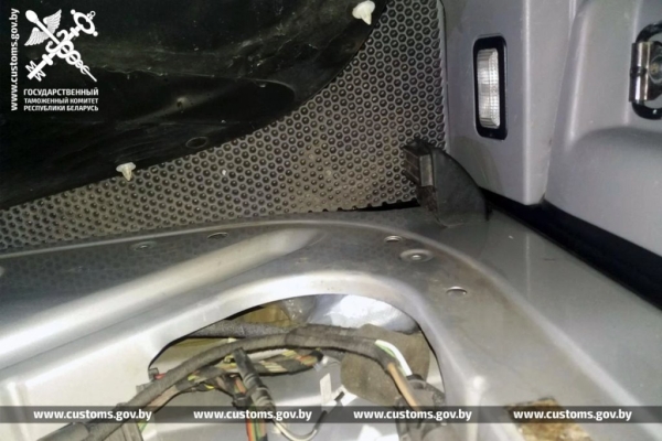 В Беларуси контрабандиста приговорили к 12 годам и конфисковали Mercedes-Benz Sprinter В Беларуси контрабандиста приговорили к 12 годам и конфисковали Mercedes-Benz Sprinter