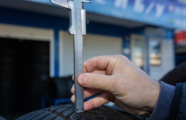 «В Германии они стоят 5 евро». Откровенный разговор с продавцом бэушных шин «В Германии они стоят 5 евро». Откровенный разговор с продавцом бэушных шин