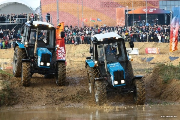 Такого вы еще не видели! Под Минском прошли гонки на тракторах Такого вы еще не видели! Под Минском прошли гонки на тракторах