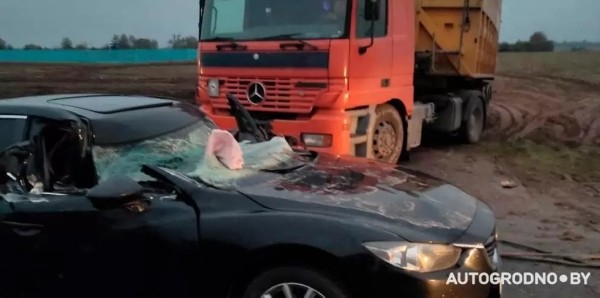 Буксировочный трос в сумерках прошил Mazda. Слова водителя Буксировочный трос в сумерках прошил Mazda. Слова водителя