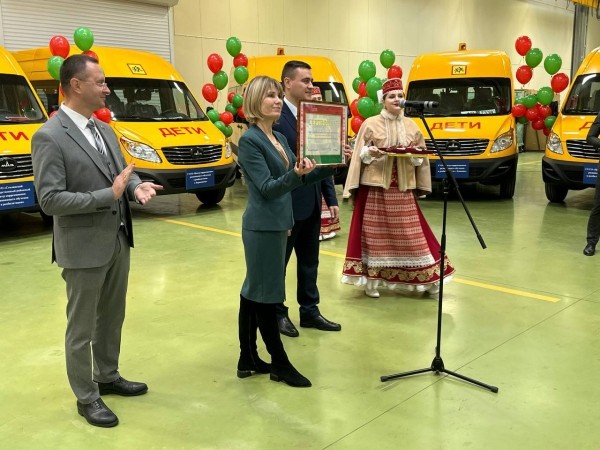 На ОАО «Брестмаш» состоялась торжественная церемония передачи специально оборудованного транспорта учреждениям образования Брестской области На ОАО «Брестмаш» состоялась торжественная церемония передачи специально оборудованного транспорта учреждениям образования Брестской области