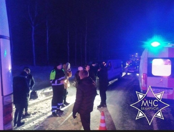 В Беларуси автобус столкнулся с фурой В Беларуси автобус столкнулся с фурой