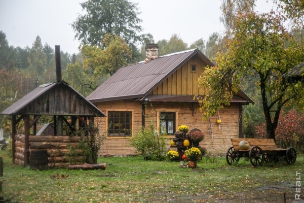 Девушка уехала из столицы в деревню в Березовском районе и нашла себе там дело — ремонтирует дом прадеда. И вот что у нее получилось Девушка уехала из столицы в деревню в Березовском районе и нашла себе там дело — ремонтирует дом прадеда. И вот что у нее получилось
