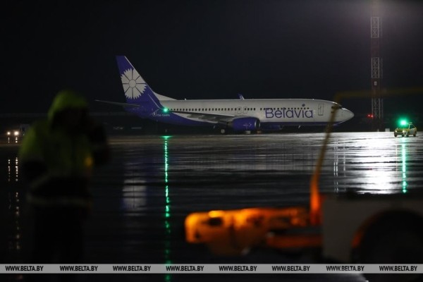 «Счастливы, что дома». Прилетевшие спецрейсом из Тель-Авива об эмоциях после приземления в Минске «Счастливы, что дома». Прилетевшие спецрейсом из Тель-Авива об эмоциях после приземления в Минске