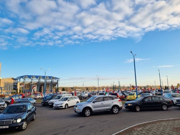 В Бресте от Гребного канала стартовал патриотический автопробег В Бресте от Гребного канала стартовал патриотический автопробег