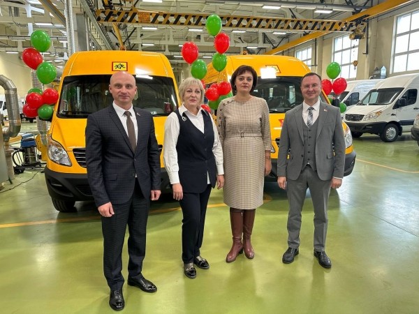 На ОАО «Брестмаш» состоялась торжественная церемония передачи специально оборудованного транспорта учреждениям образования Брестской области На ОАО «Брестмаш» состоялась торжественная церемония передачи специально оборудованного транспорта учреждениям образования Брестской области