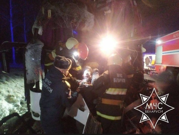 В Беларуси автобус столкнулся с фурой В Беларуси автобус столкнулся с фурой