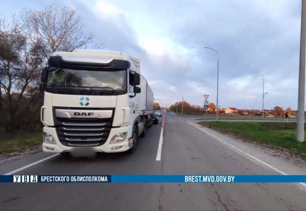 Сел пьяным за руль и врезался в грузовик. Подробности сегодняшнего ДТП в Бресте Сел пьяным за руль и врезался в грузовик. Подробности сегодняшнего ДТП в Бресте