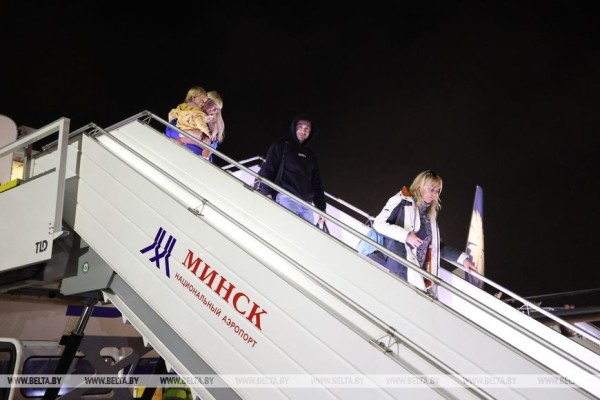 «Счастливы, что дома». Прилетевшие спецрейсом из Тель-Авива об эмоциях после приземления в Минске «Счастливы, что дома». Прилетевшие спецрейсом из Тель-Авива об эмоциях после приземления в Минске