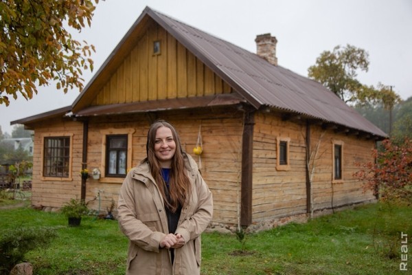 Девушка уехала из столицы в деревню в Березовском районе и нашла себе там дело — ремонтирует дом прадеда. И вот что у нее получилось Девушка уехала из столицы в деревню в Березовском районе и нашла себе там дело — ремонтирует дом прадеда. И вот что у нее получилось