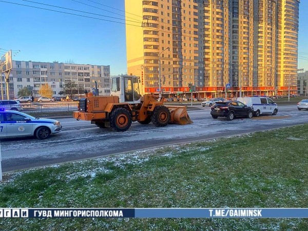 В Минске пьяная женщина с ребенком в салоне врезалась в милицейский автомобиль В Минске пьяная женщина с ребенком в салоне врезалась в милицейский автомобиль