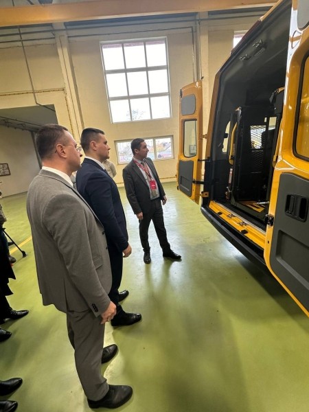 На ОАО «Брестмаш» состоялась торжественная церемония передачи специально оборудованного транспорта учреждениям образования Брестской области На ОАО «Брестмаш» состоялась торжественная церемония передачи специально оборудованного транспорта учреждениям образования Брестской области