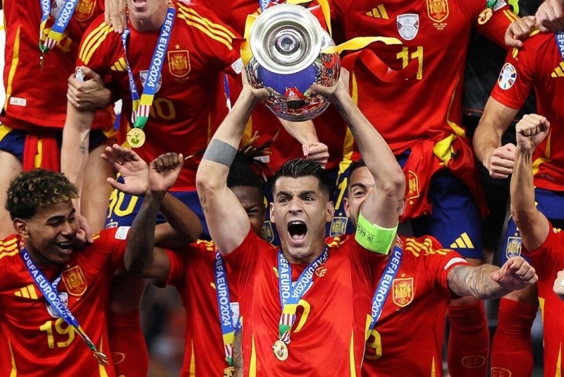 Испания выиграла Чемпионат Европы по футболу 2024, обыграв Францию в финале
											 
												Испания выиграла Чемпионат Европы по футболу 2024, обыграв Францию в финале