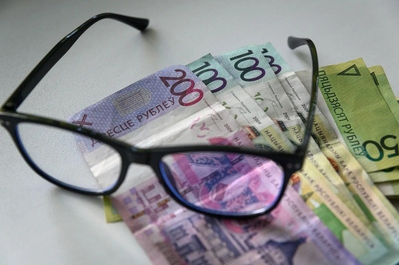 Российский рубль рухнул к основным валютам
											 
												Российский рубль рухнул к основным валютам