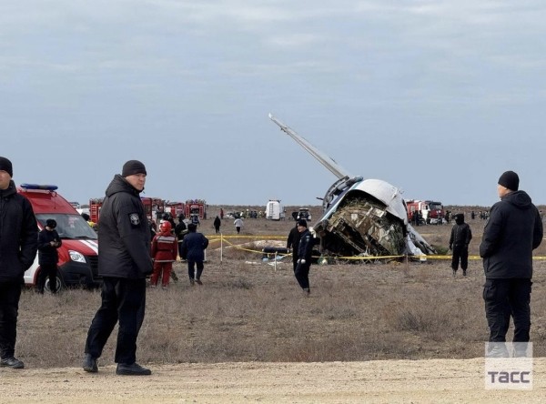 В Казахстане упал пассажирский самолет — видео и фото