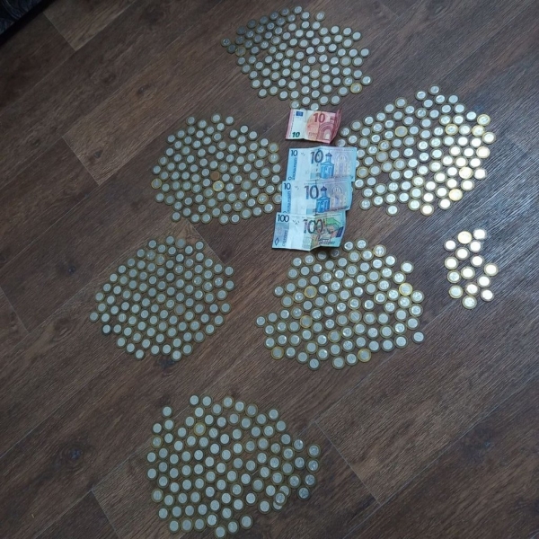 Белорус весь год собирал монеты по 2 рубля. Как думаете, сколько вышло в итоге? Белорус весь год собирал монеты по 2 рубля. Как думаете, сколько вышло в итоге?