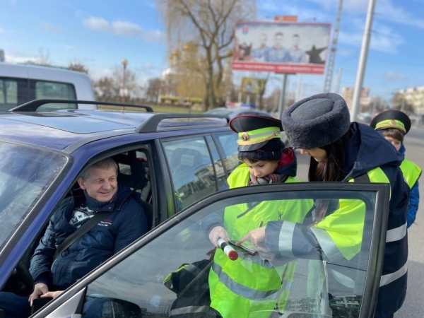 В Бресте дети останавливали водителей и проверяли документы В Бресте дети останавливали водителей и проверяли документы