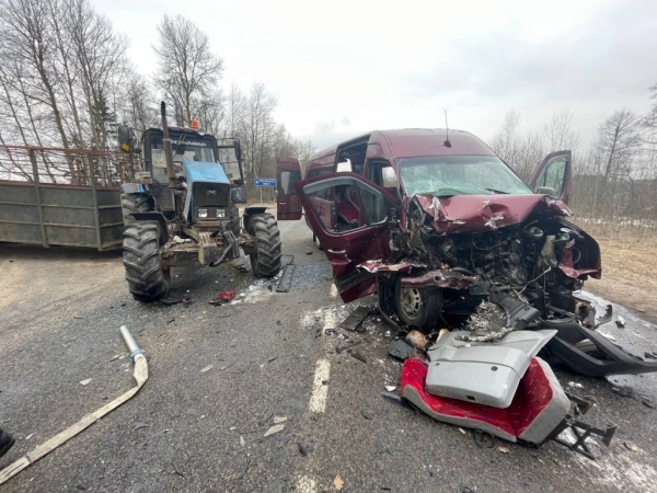 Маршрутка с пассажирами попала в аварию под Бобруйском Маршрутка с пассажирами попала в аварию под Бобруйском